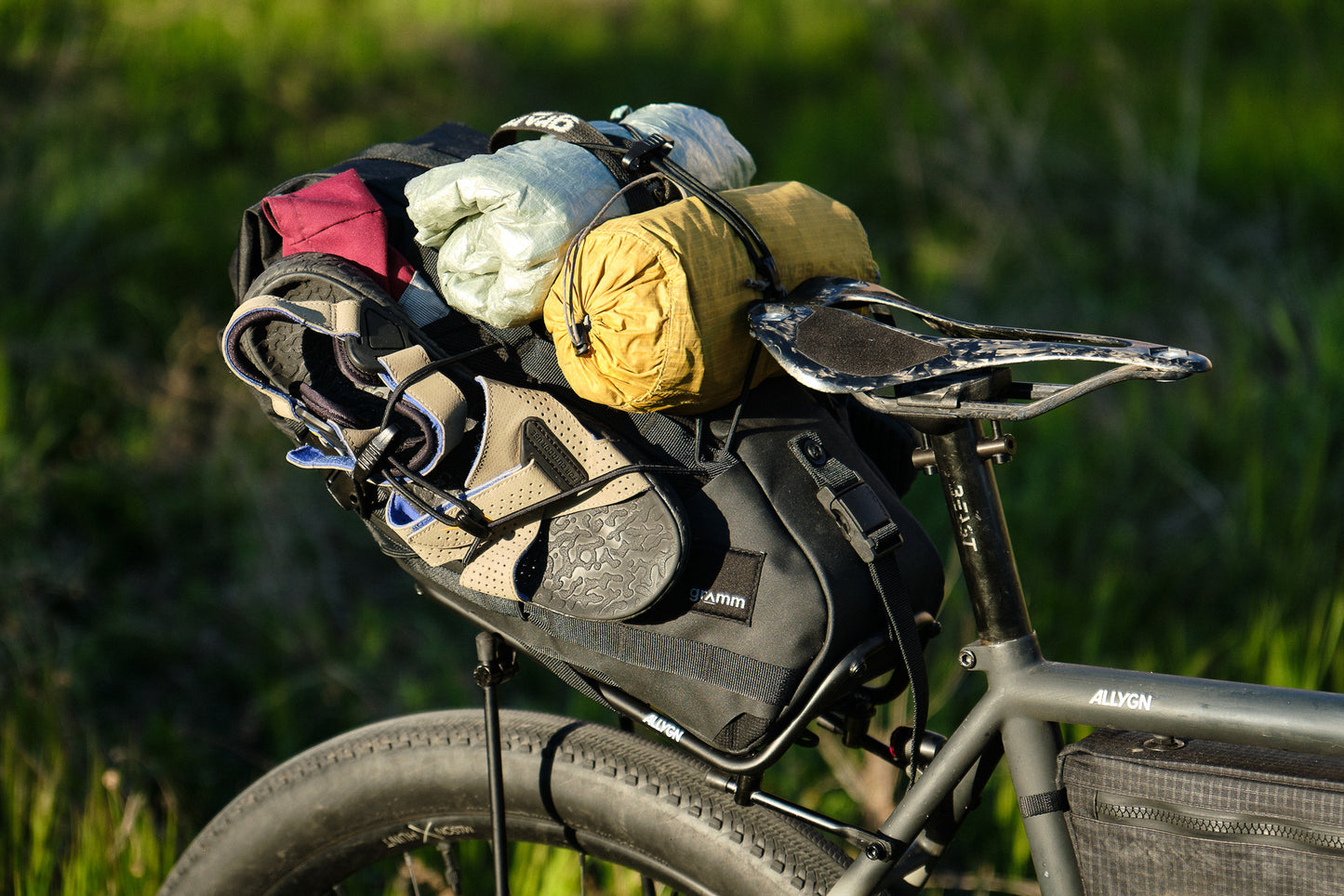 ALLYGN Diamond Back Rack with Gramm Diamond Back Pack, lightweight rear rack for bike packing – leichter Fahrrad Gepäckträger hinten
fully loaded