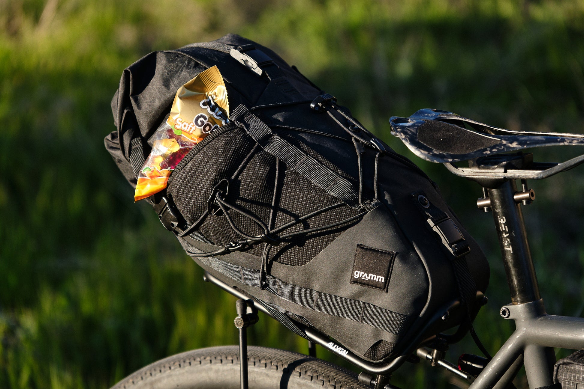 ALLYGN Diamond Back Rack with Gramm Diamond Back Pack, lightweight rear rack for bike packing – leichter Fahrrad Gepäckträger hinten
