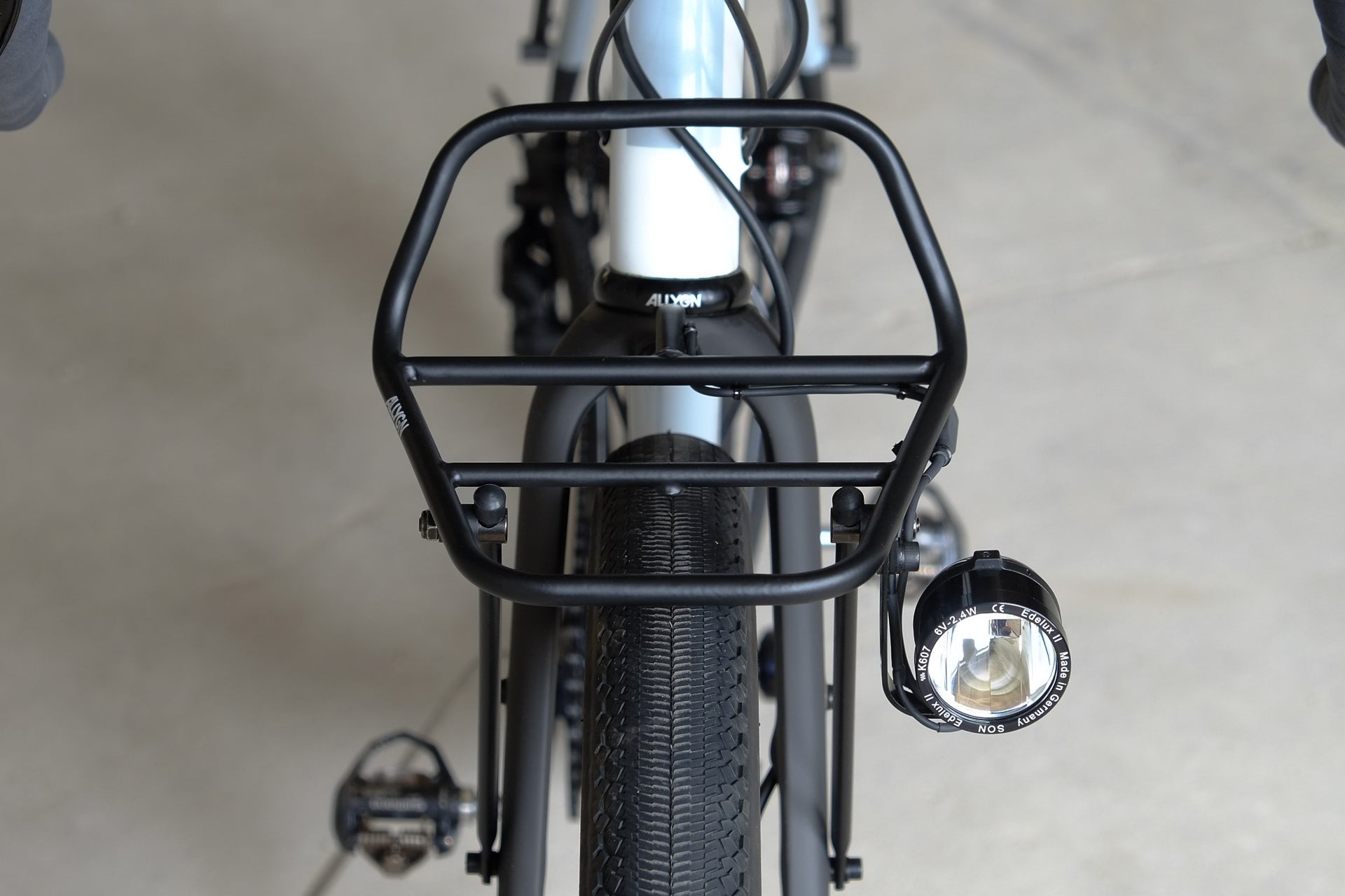ALLYGN Diamond Front Rack mounted on bike – detail shot